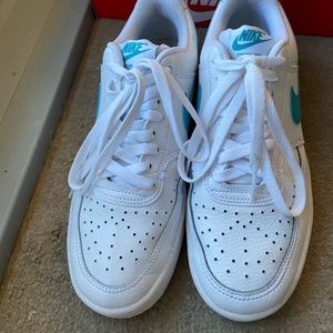 nike vision court baby blue size 8